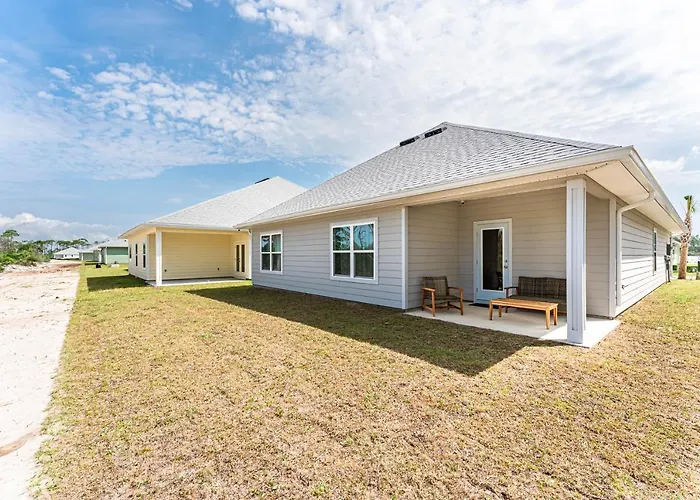 2 Resort Style Pools ! Walk2Beach ! 4 Bedrooms ! Board Walk ! Grill !